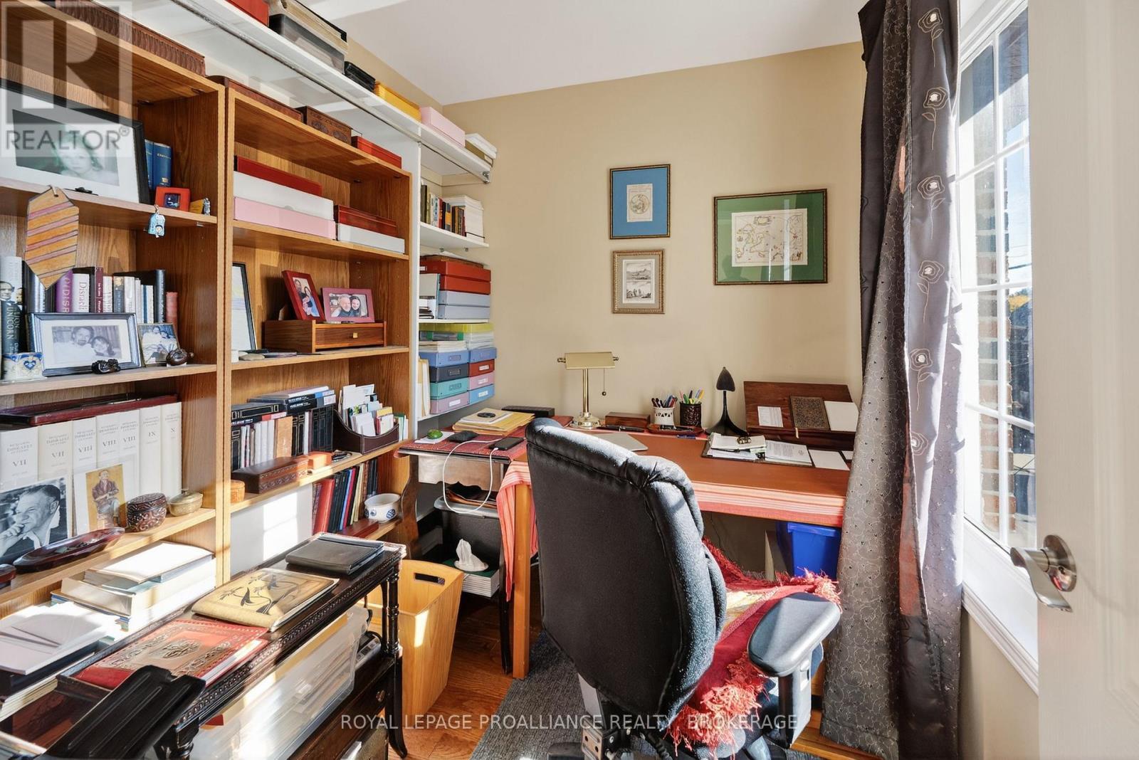 23 Charles Street, Kingston (East Of Sir John A. Blvd), ON - Indoor