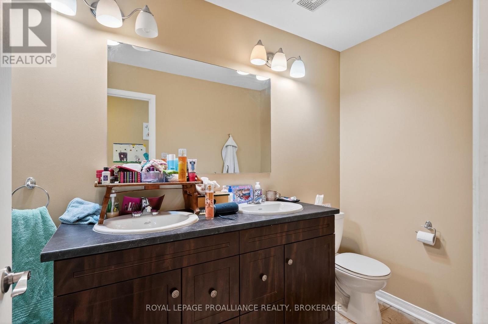 23 Charles Street, Kingston (East Of Sir John A. Blvd), ON - Indoor Photo Showing Bathroom