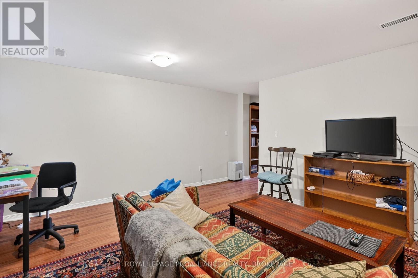 23 Charles Street, Kingston (East Of Sir John A. Blvd), ON - Indoor