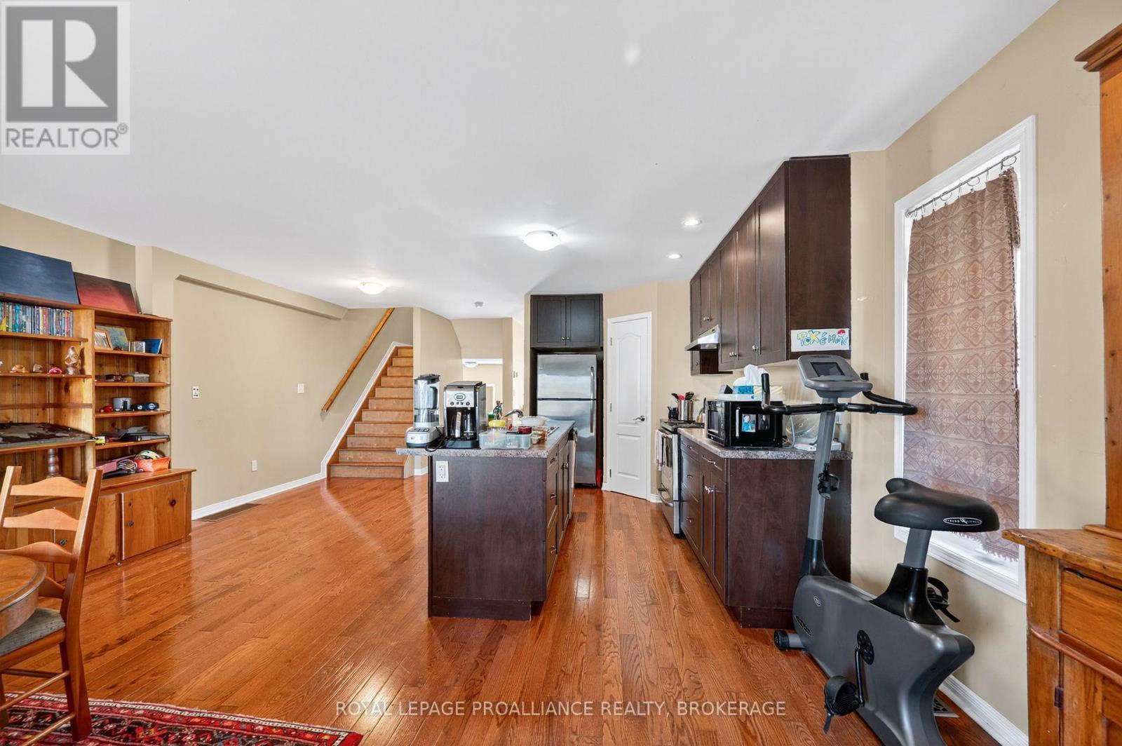 23 Charles Street, Kingston (East Of Sir John A. Blvd), ON - Indoor Photo Showing Kitchen