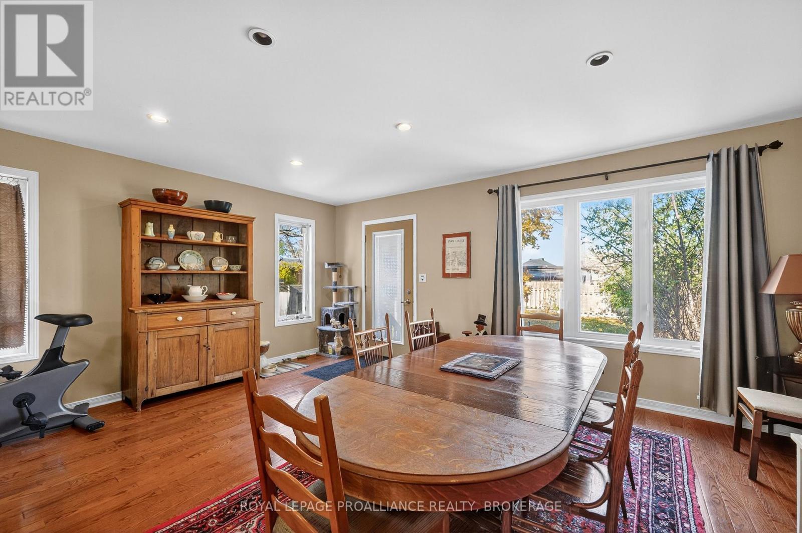 23 Charles Street, Kingston (East Of Sir John A. Blvd), ON - Indoor Photo Showing Dining Room
