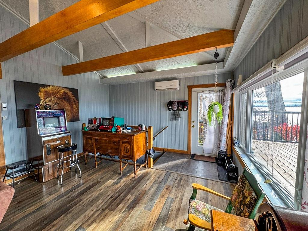 Living room - 30 Rue Paquette, Grenville-Sur-La-Rouge, QC - Indoor Photo Showing Other Room