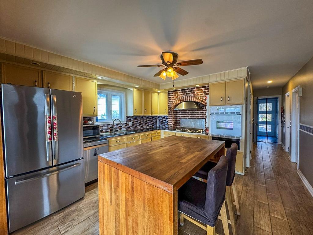 Kitchen - 30 Rue Paquette, Grenville-Sur-La-Rouge, QC - Indoor Photo Showing Other Room