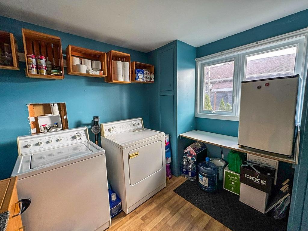 Bedroom - 30 Rue Paquette, Grenville-Sur-La-Rouge, QC - Indoor Photo Showing Laundry Room