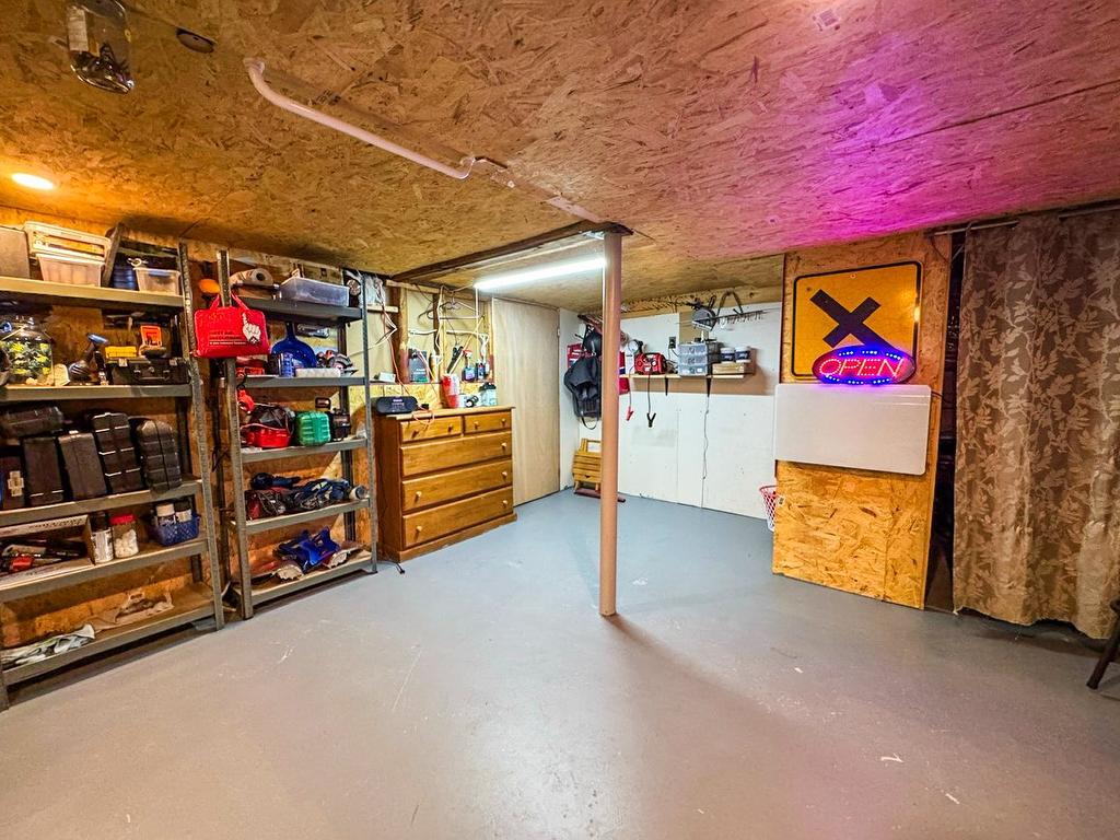 Workshop - 30 Rue Paquette, Grenville-Sur-La-Rouge, QC - Indoor