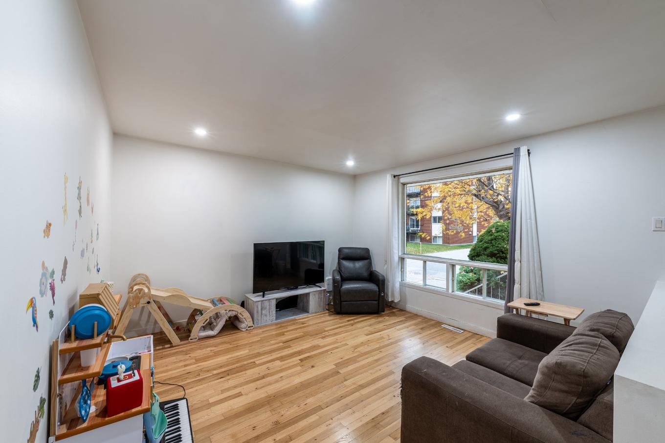 Living room - 3440 Rue Gélineau, Longueuil (Saint-Hubert), QC - Indoor