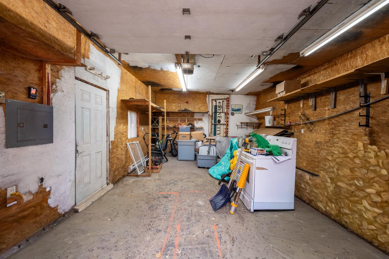 Garage - 3440 Rue Gélineau, Longueuil (Saint-Hubert), QC - Indoor Photo Showing Garage