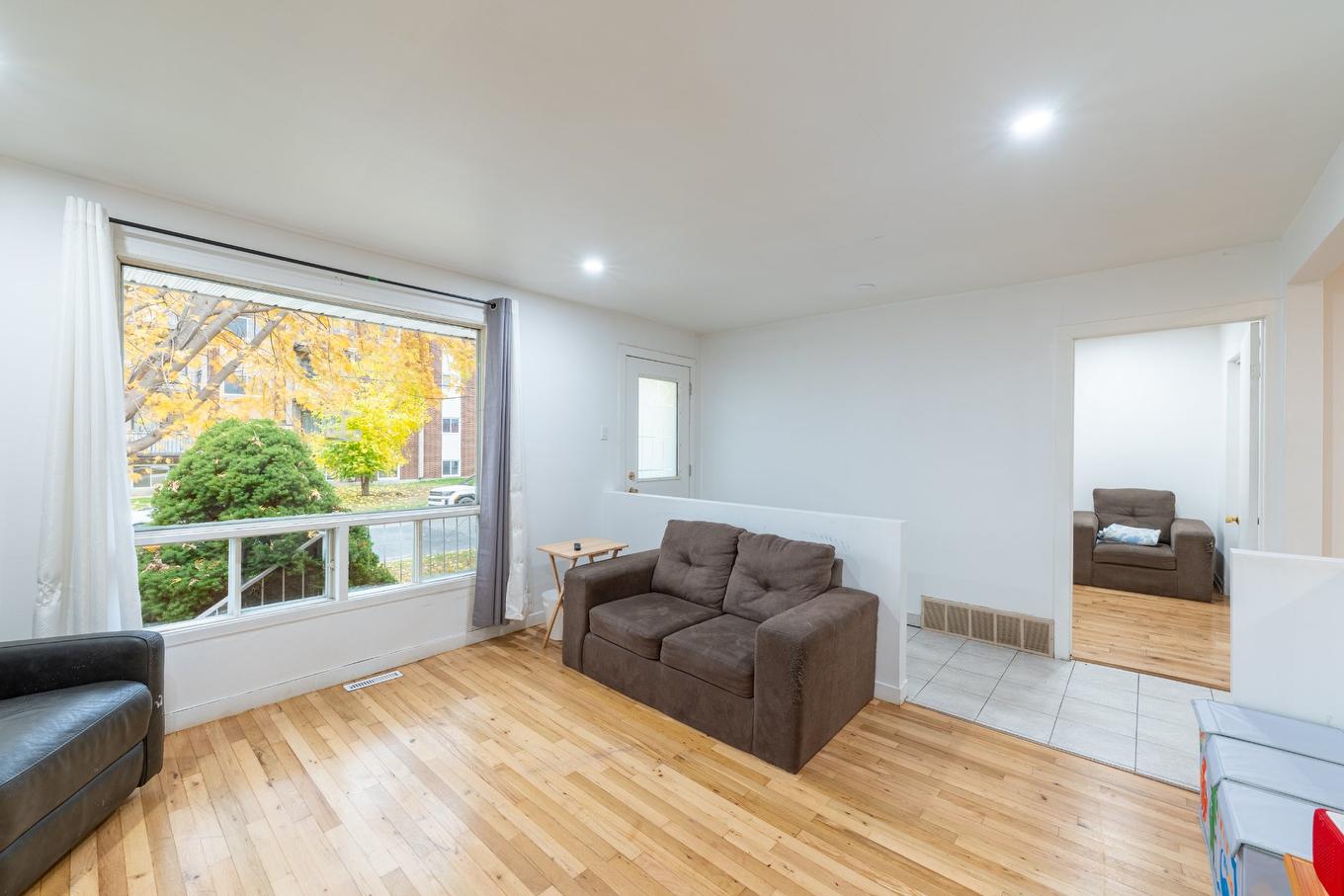 Living room - 3440 Rue Gélineau, Longueuil (Saint-Hubert), QC - Indoor Photo Showing Living Room