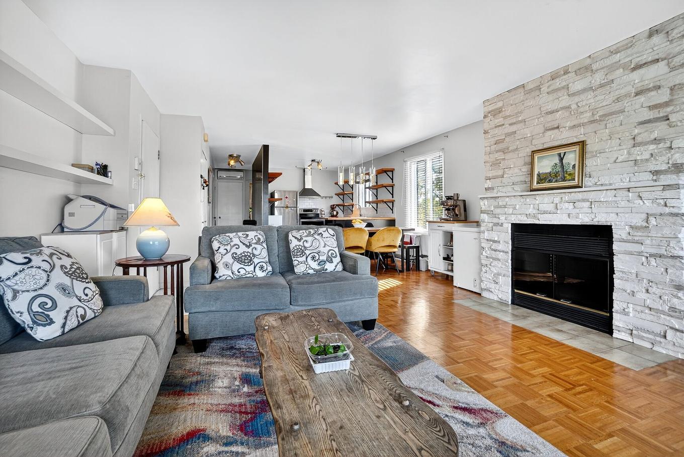 Salon - 7558 Rue Broadway, Montréal (Lasalle), QC - Indoor Photo Showing Living Room With Fireplace