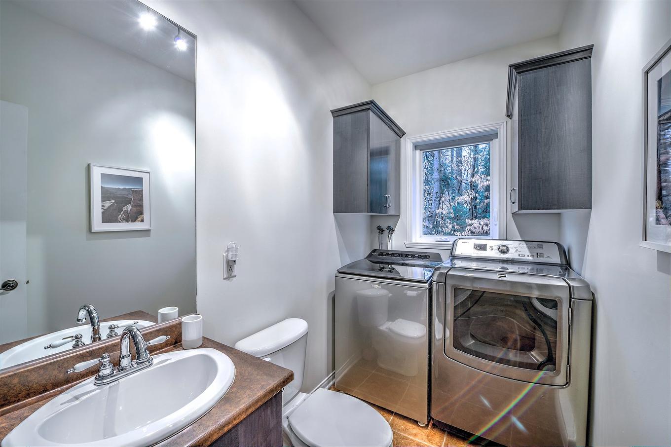 Salle d'eau - 2132 Rue Du Vallon, Saint-Jérôme, QC - Indoor Photo Showing Laundry Room