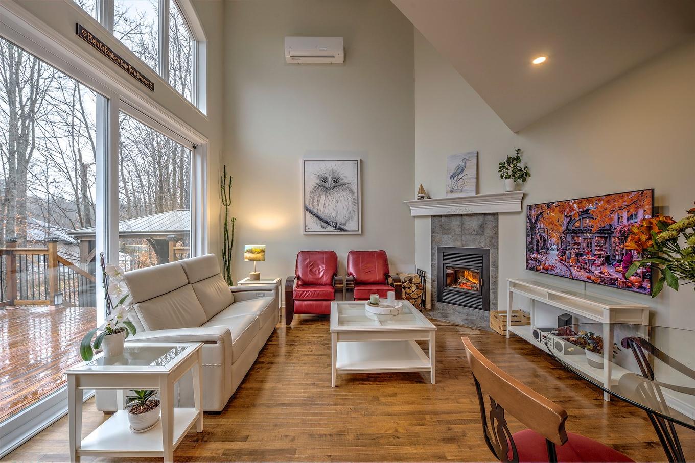 Salon - 2132 Rue Du Vallon, Saint-Jérôme, QC - Indoor Photo Showing Living Room With Fireplace