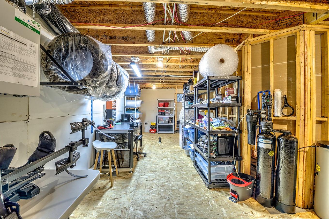 Rangement - 2132 Rue Du Vallon, Saint-Jérôme, QC - Indoor Photo Showing Basement