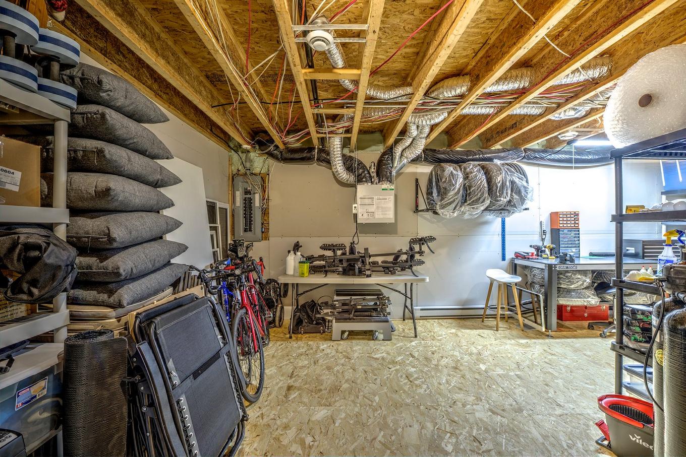 Rangement - 2132 Rue Du Vallon, Saint-Jérôme, QC - Indoor Photo Showing Basement