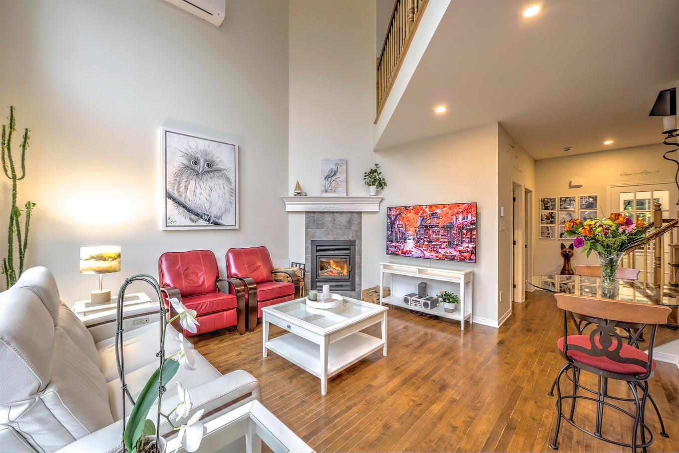 Salon - 2132 Rue Du Vallon, Saint-Jérôme, QC - Indoor With Fireplace