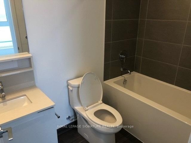 5205-5 Buttermill Avenue, Vaughan, ON - Indoor Photo Showing Bathroom
