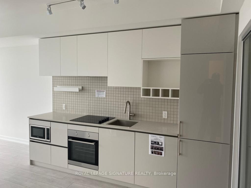 5205-5 Buttermill Avenue, Vaughan, ON - Indoor Photo Showing Kitchen With Upgraded Kitchen