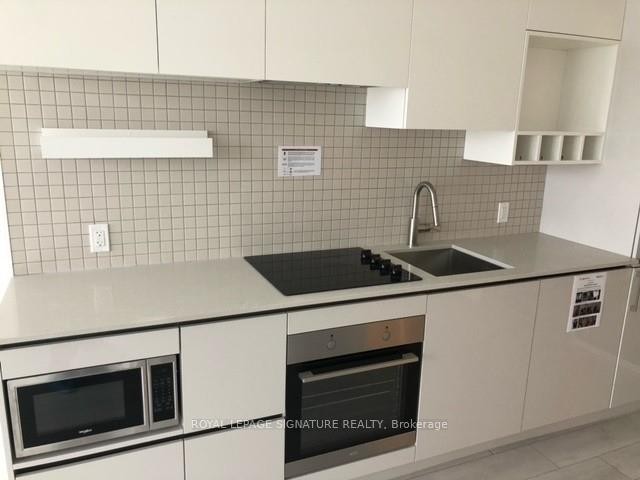 5205-5 Buttermill Avenue, Vaughan, ON - Indoor Photo Showing Kitchen With Double Sink With Upgraded Kitchen