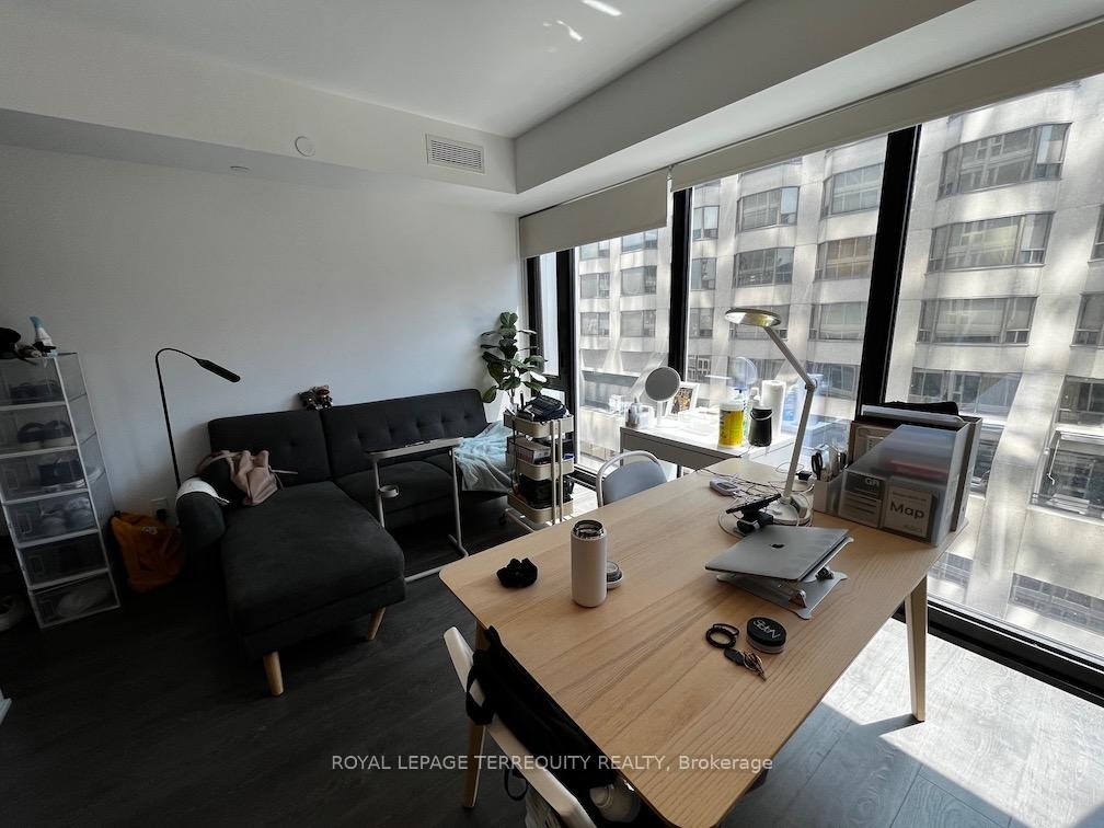 1609-188 Cumberland Street, Toronto, ON - Indoor Photo Showing Gym Room