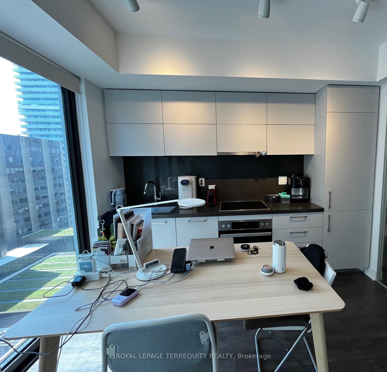 1609-188 Cumberland Street, Toronto, ON - Indoor