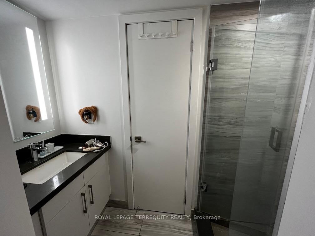1609-188 Cumberland Street, Toronto, ON - Indoor Photo Showing Bathroom