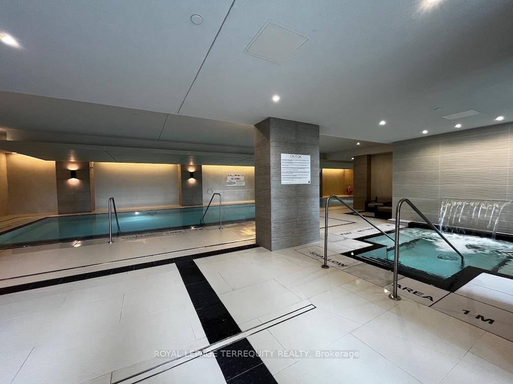 1609-188 Cumberland Street, Toronto, ON - Indoor Photo Showing Other Room