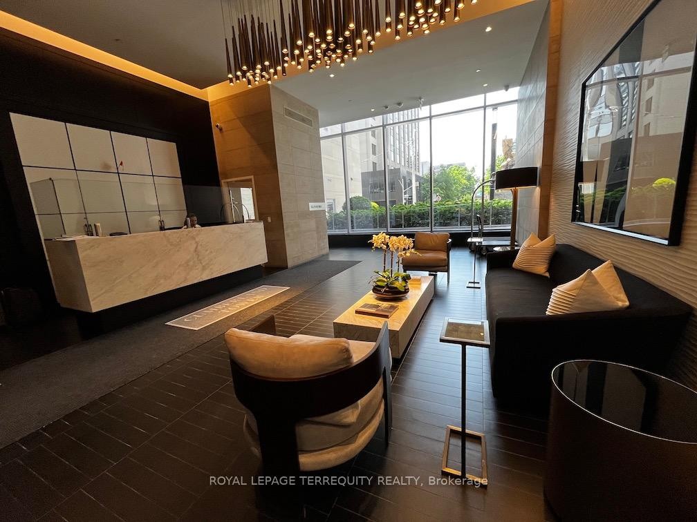 1609-188 Cumberland Street, Toronto, ON - Indoor Photo Showing Other Room