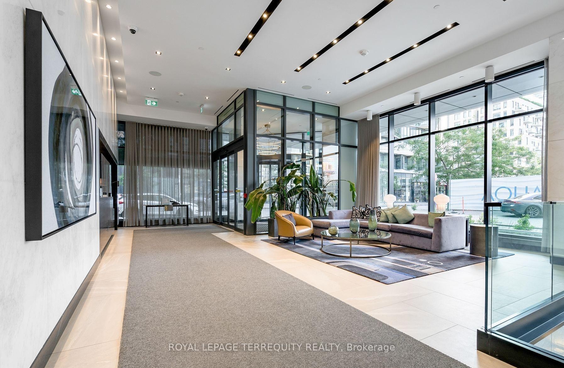 307-1 Edgewater Drive, Toronto, ON - Indoor Photo Showing Other Room