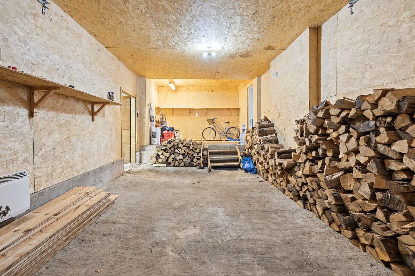 Garage - 19 Rue Céline N., Rigaud, QC - Indoor