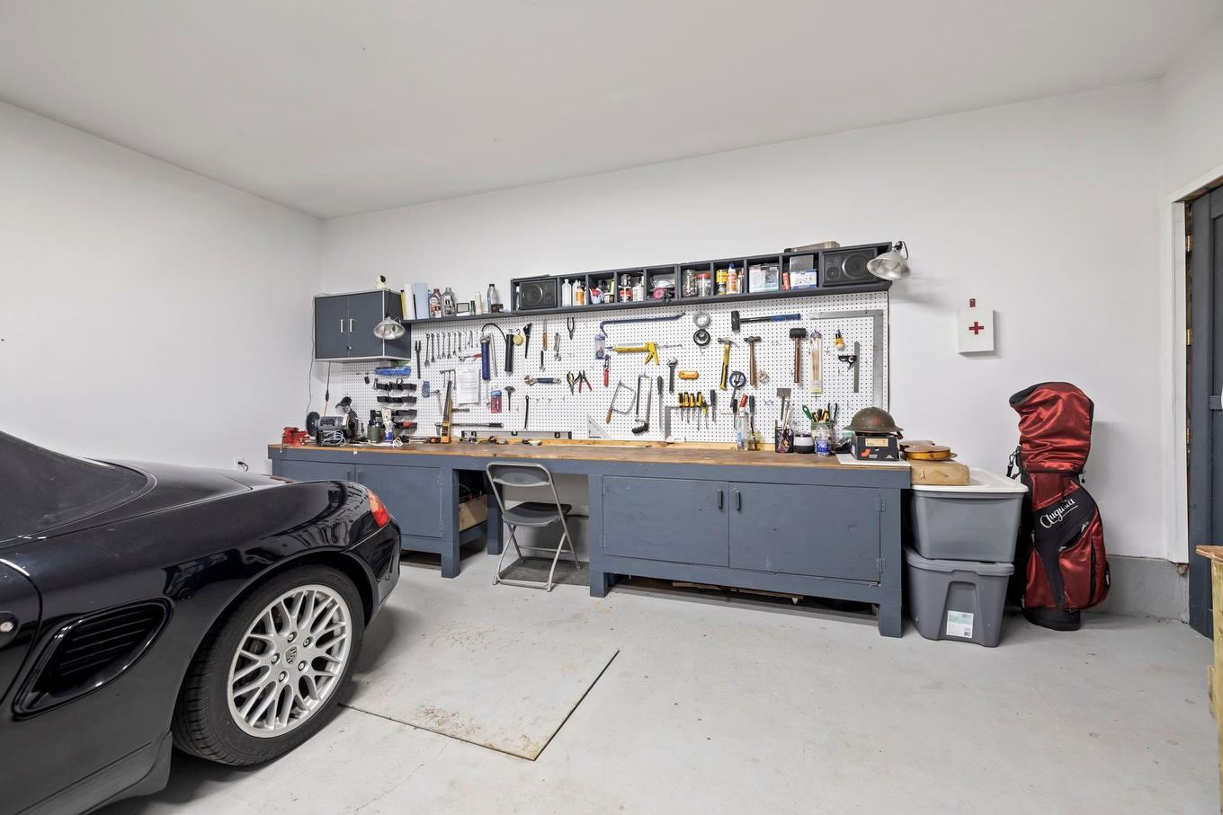 Garage - 19 Rue Céline N., Rigaud, QC - Indoor Photo Showing Garage