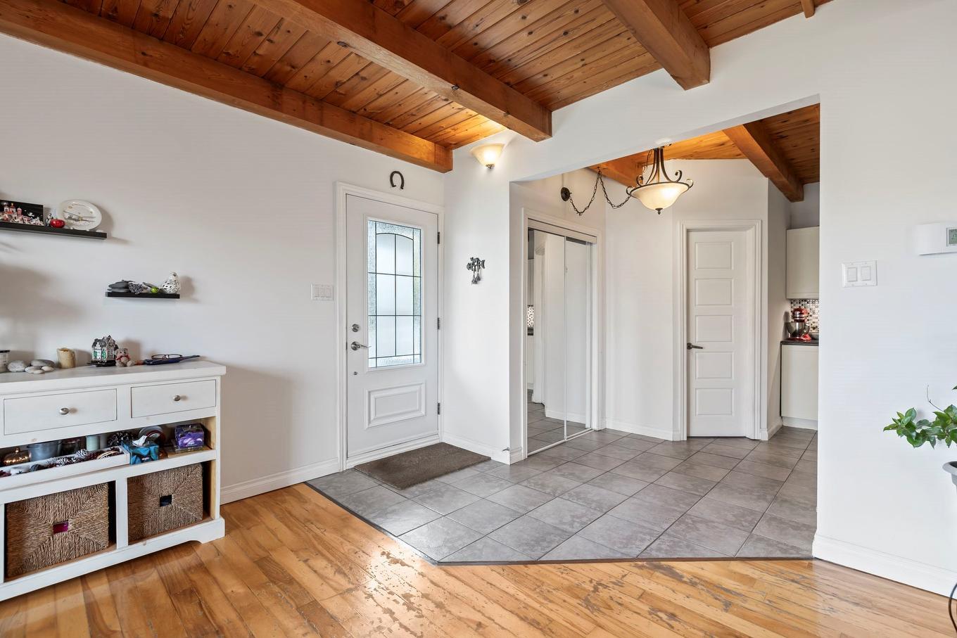 Hall - 19 Rue Céline N., Rigaud, QC - Indoor Photo Showing Other Room