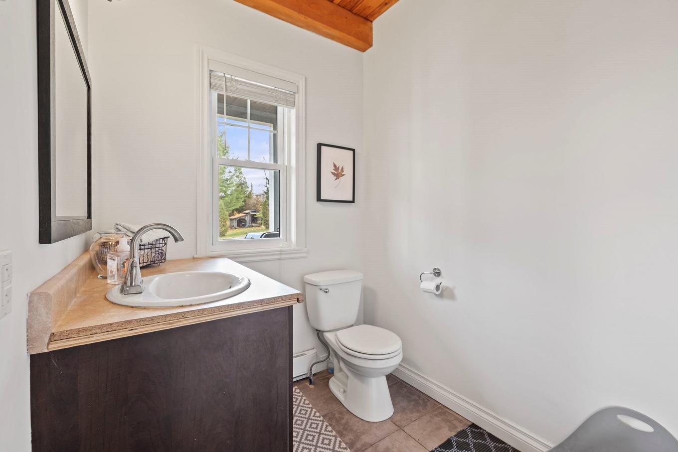 Powder room - 19 Rue Céline N., Rigaud, QC - Indoor Photo Showing Bathroom