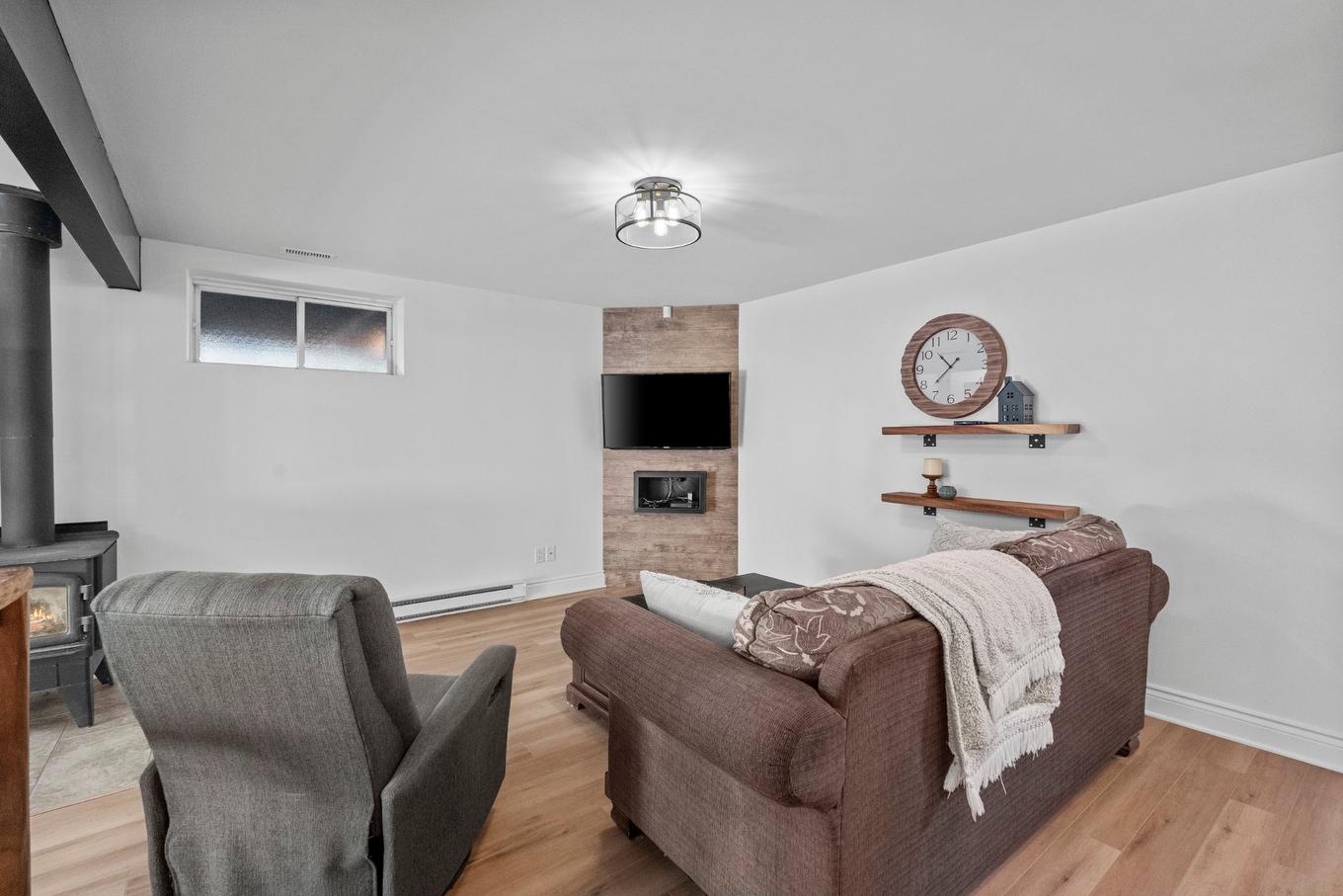 Family room - 1091 Rue Du Cardinal, Saint-Jérôme, QC - Indoor With Fireplace