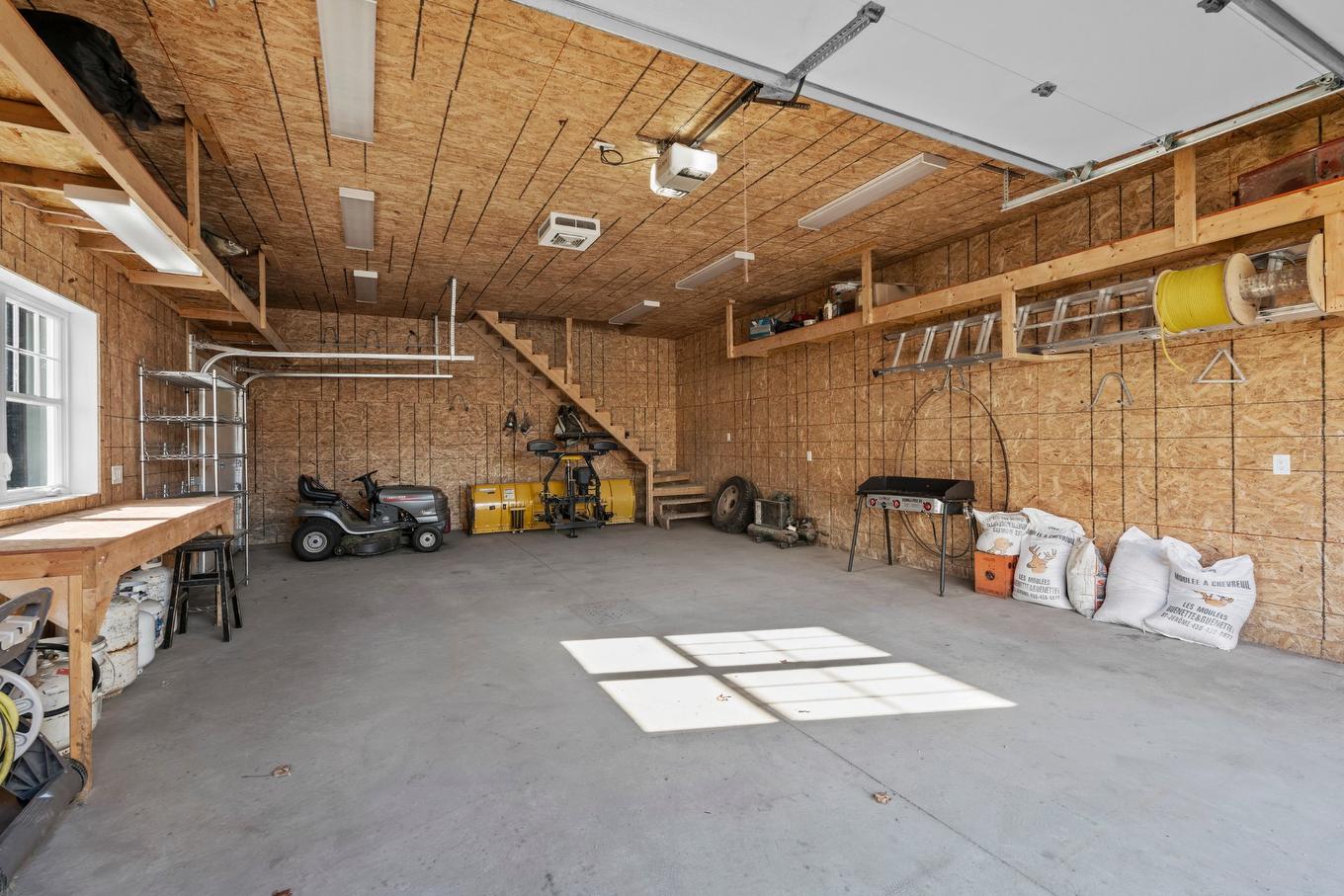 Garage - 1091 Rue Du Cardinal, Saint-Jérôme, QC - Indoor Photo Showing Garage