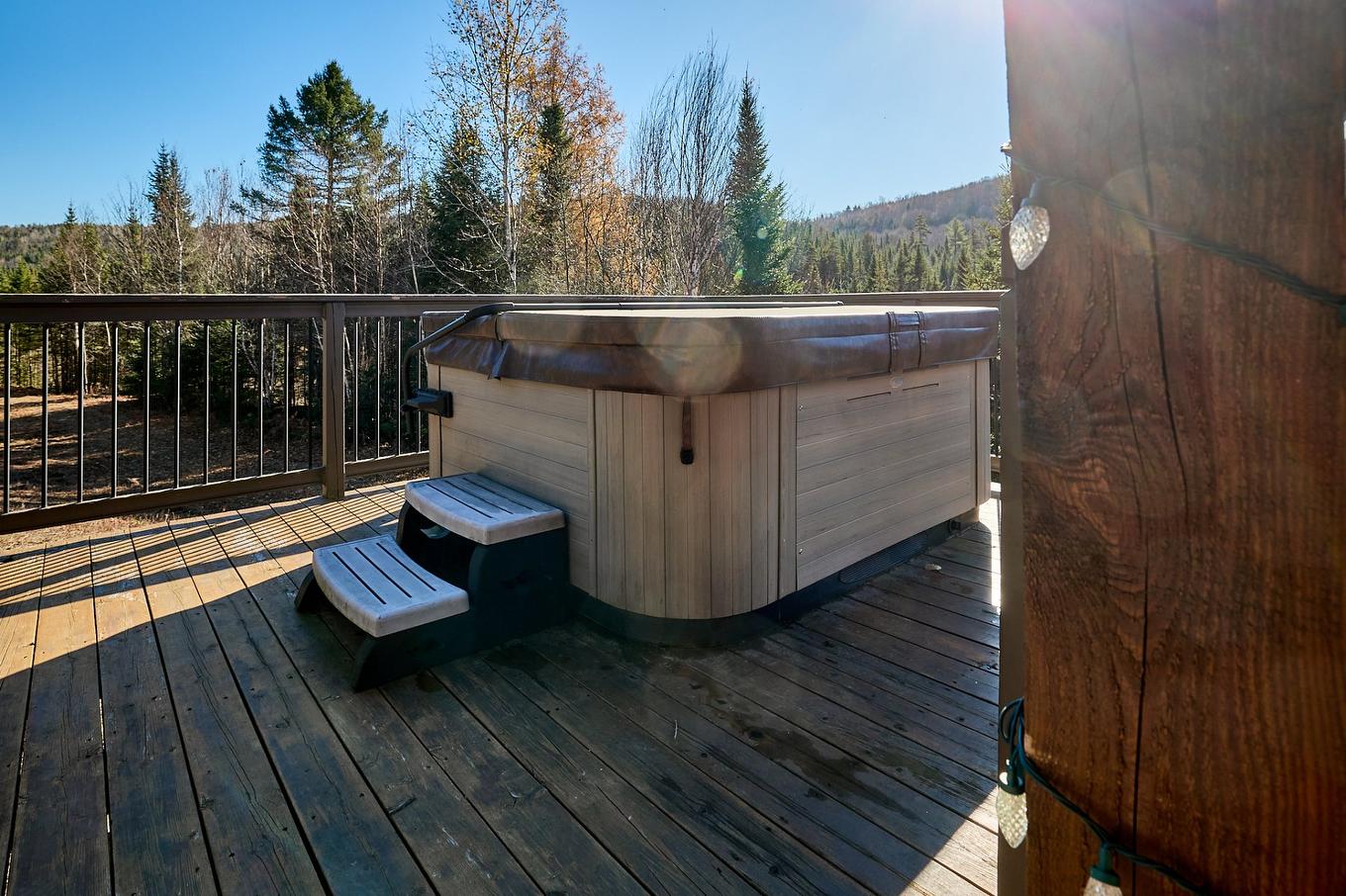 Hot tub - 6265 Ch. Des Hauteurs, Sainte-Adèle, QC - Outdoor With Deck Patio Veranda