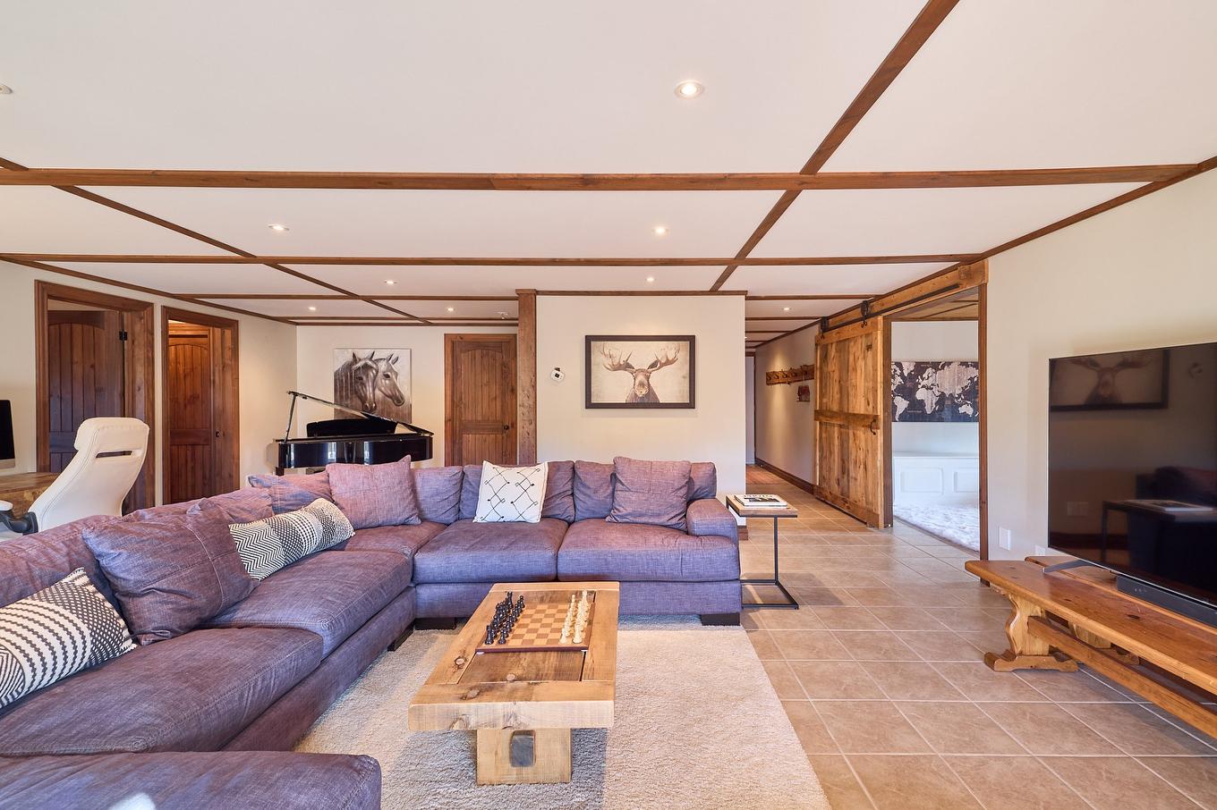 Family room - 6265 Ch. Des Hauteurs, Sainte-Adèle, QC - Indoor Photo Showing Living Room