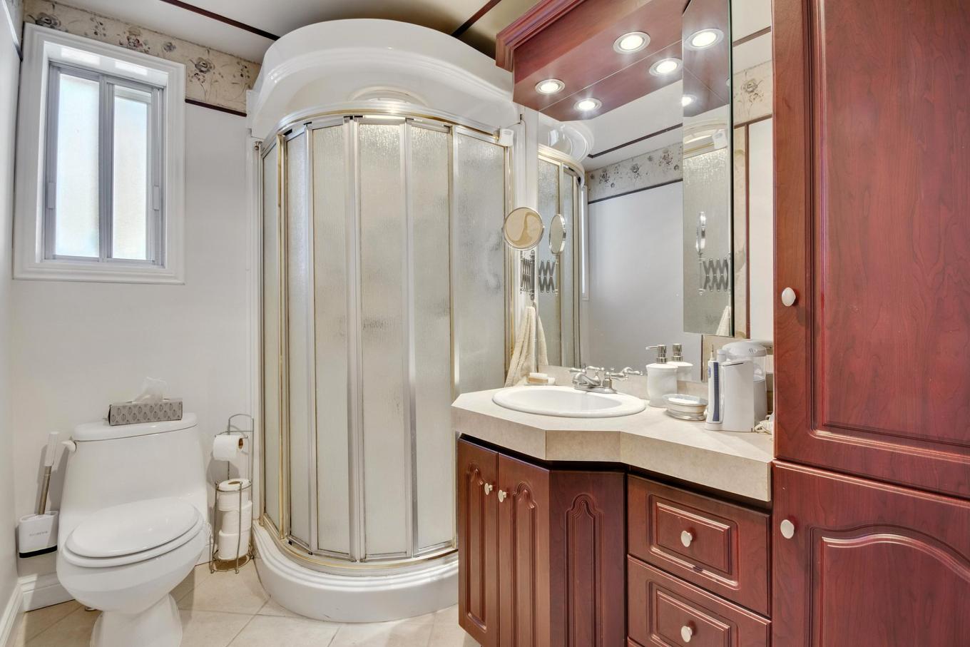 Salle de bains - 54 2E Avenue N., Montréal (Pierrefonds-Roxboro), QC - Indoor Photo Showing Bathroom