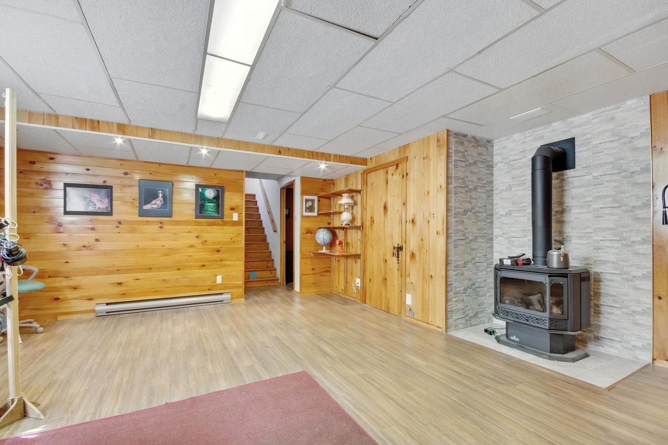 Salle familiale - 54 2E Avenue N., Montréal (Pierrefonds-Roxboro), QC - Indoor Photo Showing Other Room