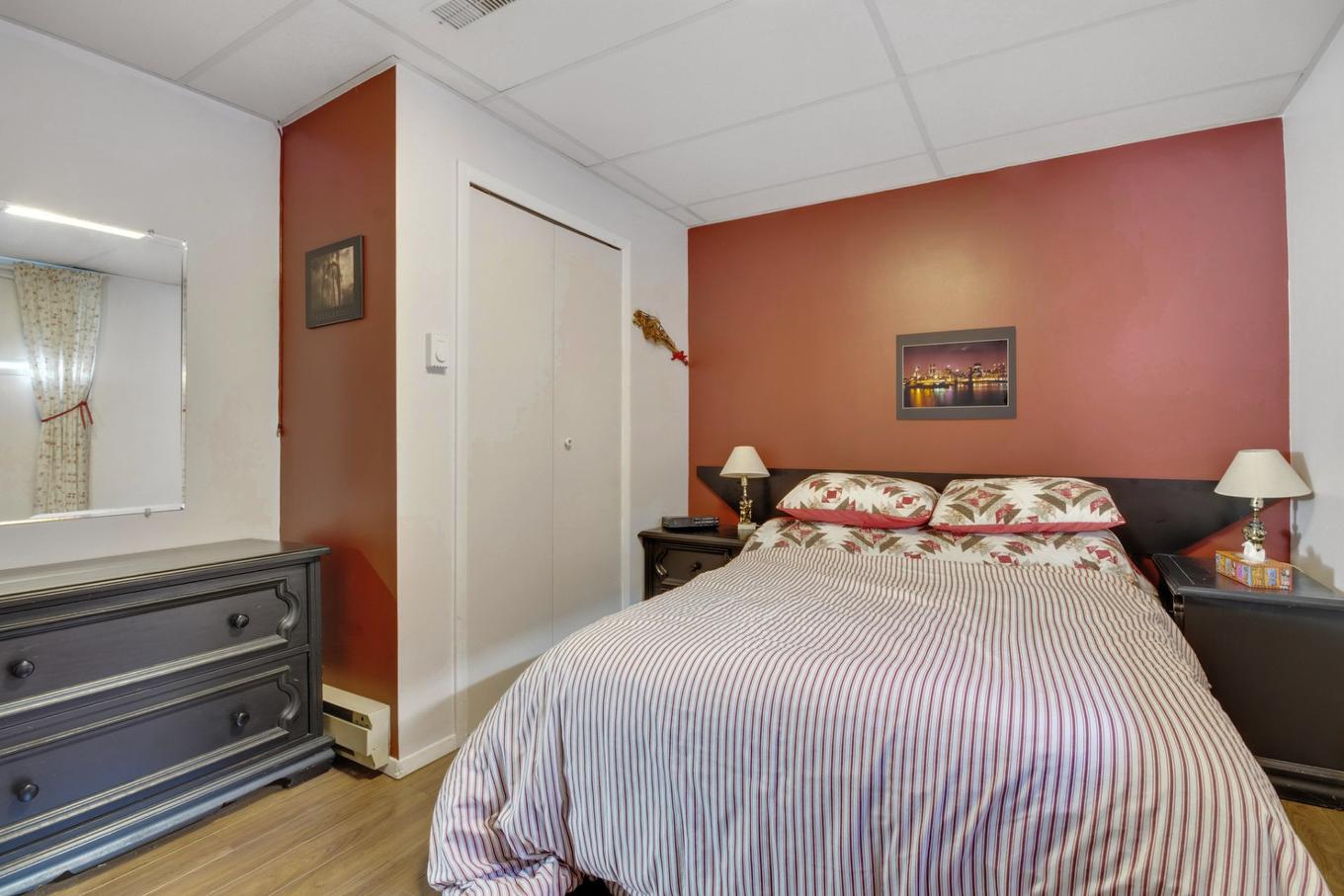 Chambre à coucher - 54 2E Avenue N., Montréal (Pierrefonds-Roxboro), QC - Indoor Photo Showing Bedroom