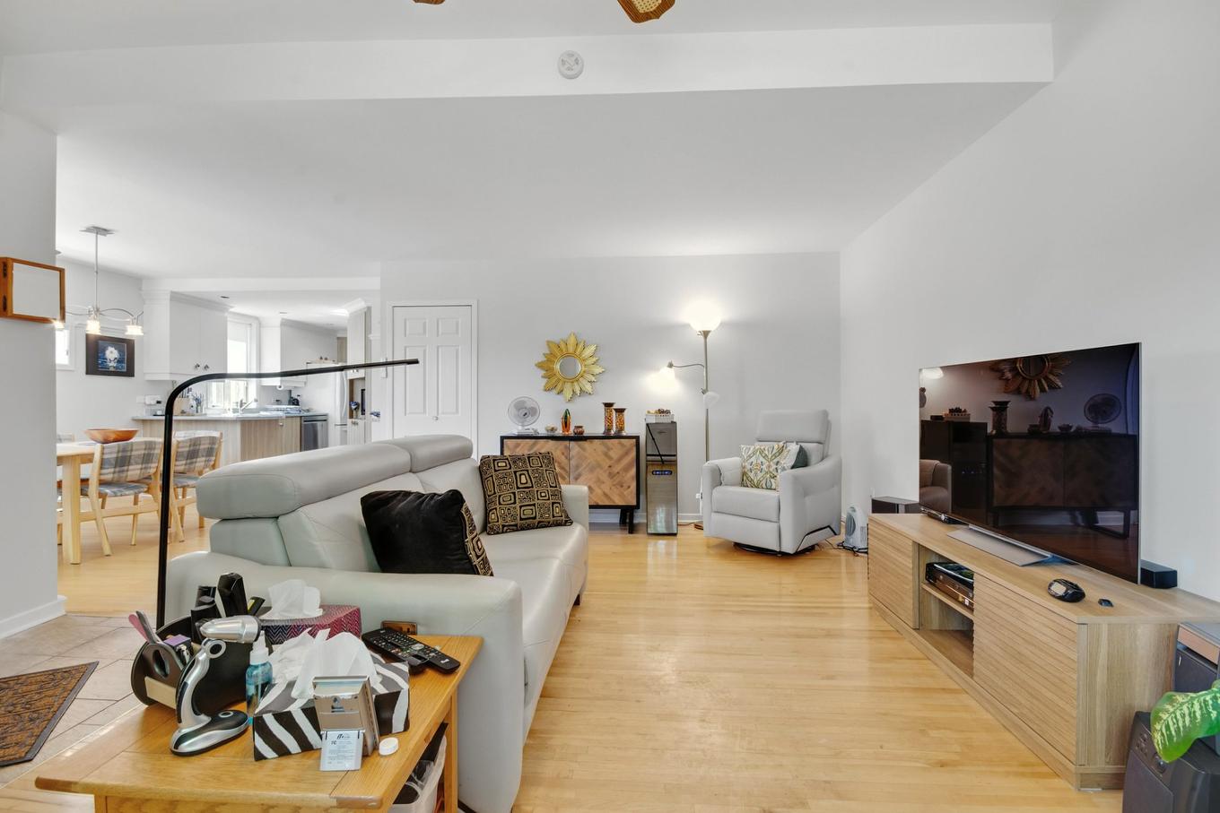 Salon - 54 2E Avenue N., Montréal (Pierrefonds-Roxboro), QC - Indoor Photo Showing Living Room