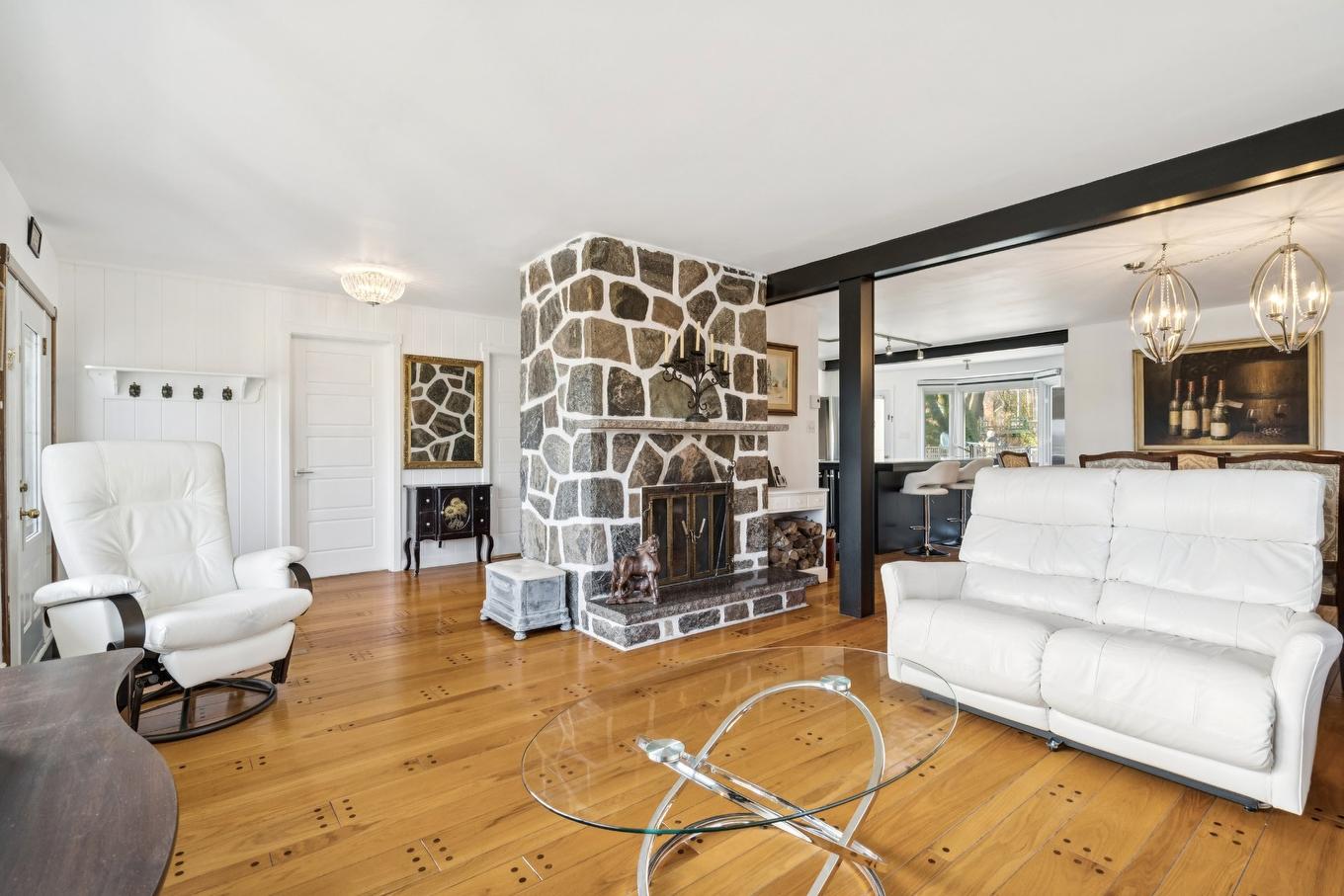 Salon - 5595 Ch. St-Roch, Sorel-Tracy, QC - Indoor Photo Showing Living Room With Fireplace