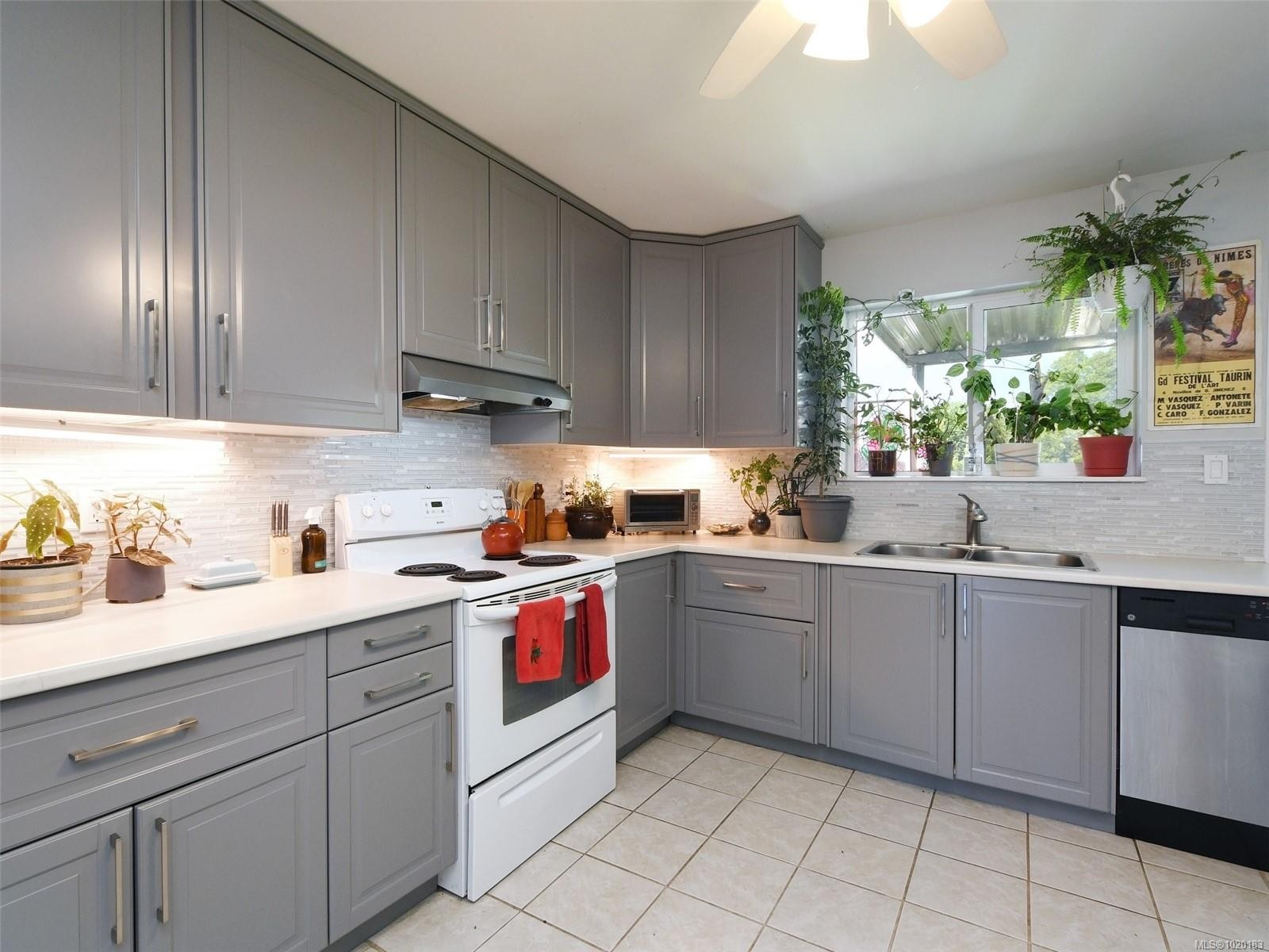 3944 Rainbow St, Saanich, BC