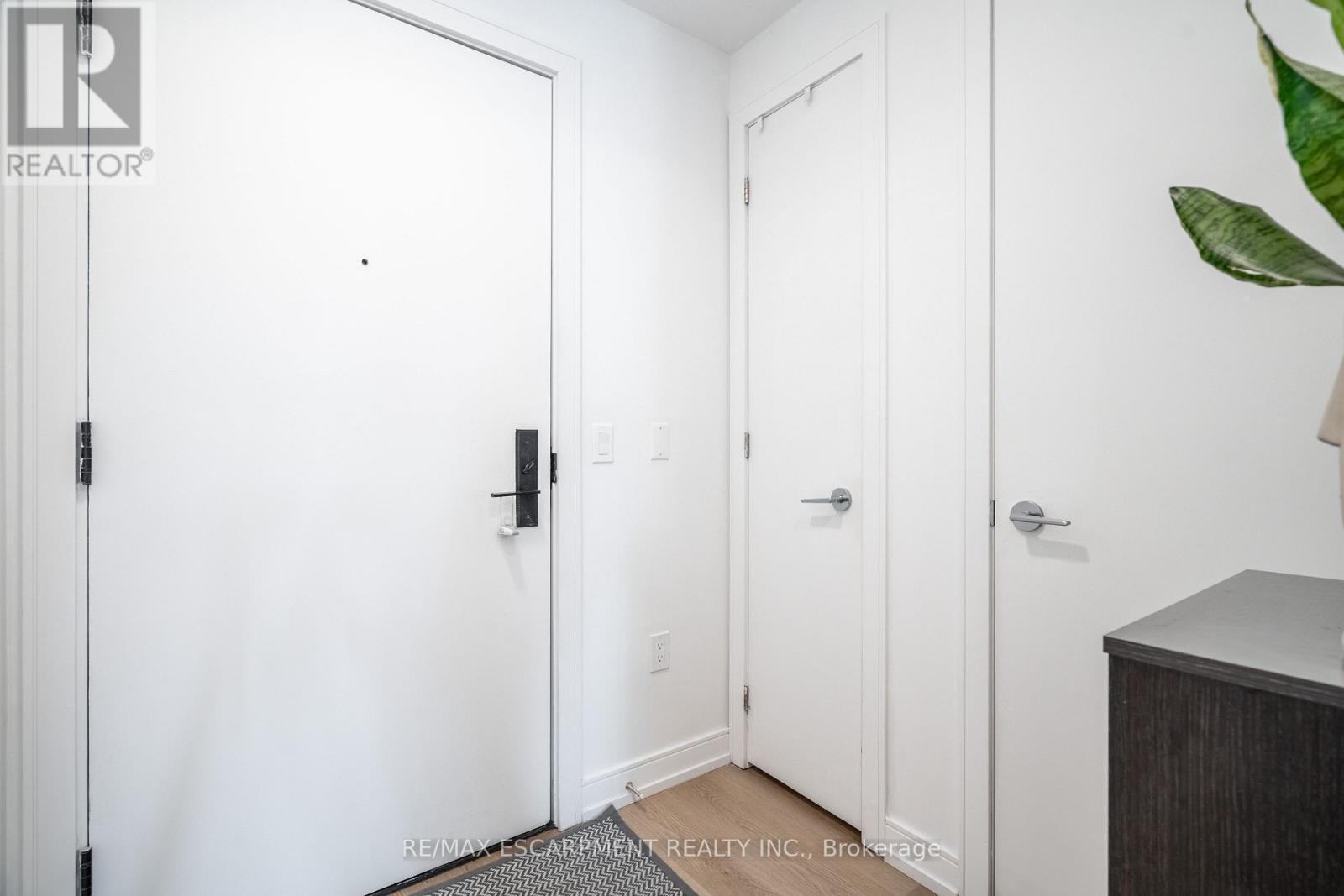 1504 - 1 Jarvis Street, Hamilton, ON - Indoor Photo Showing Other Room