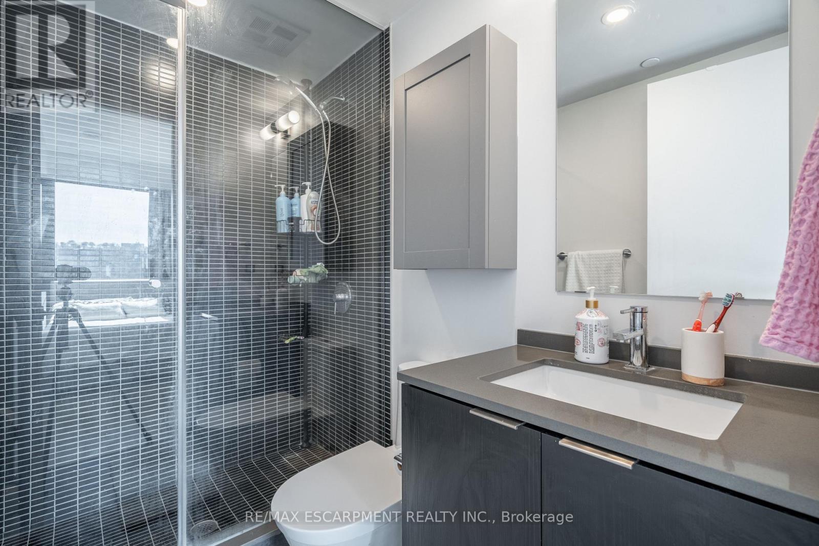 1504 - 1 Jarvis Street, Hamilton, ON - Indoor Photo Showing Bathroom