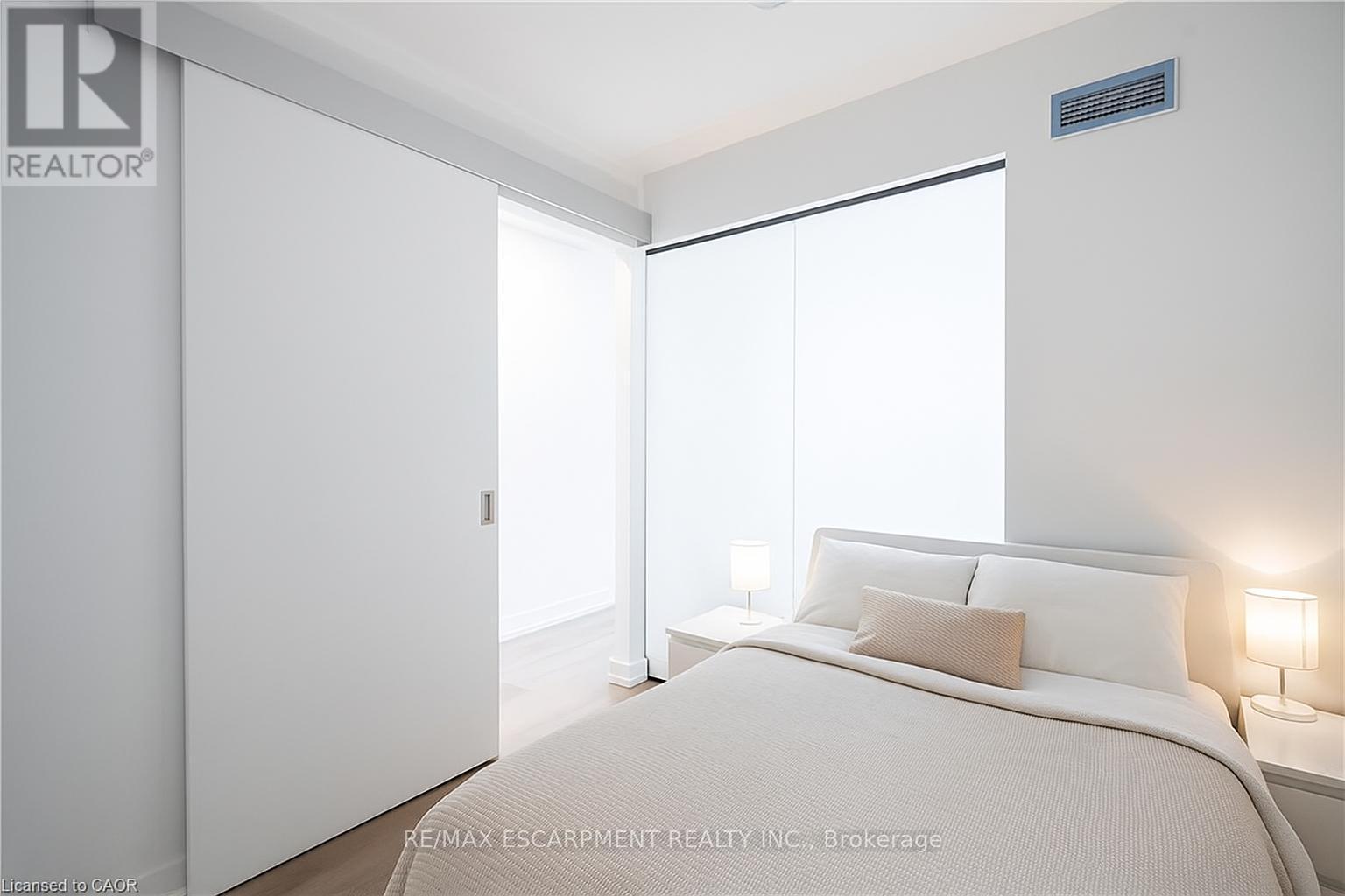 1504 - 1 Jarvis Street, Hamilton, ON - Indoor Photo Showing Bedroom