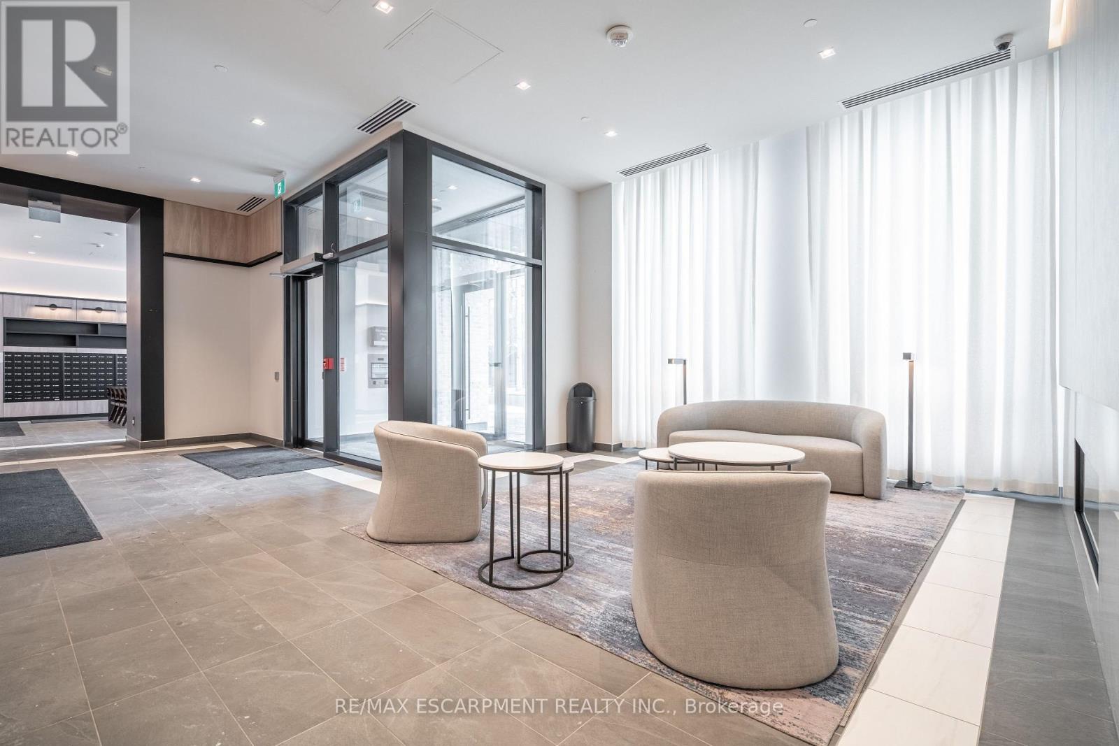 1504 - 1 Jarvis Street, Hamilton, ON - Indoor Photo Showing Other Room