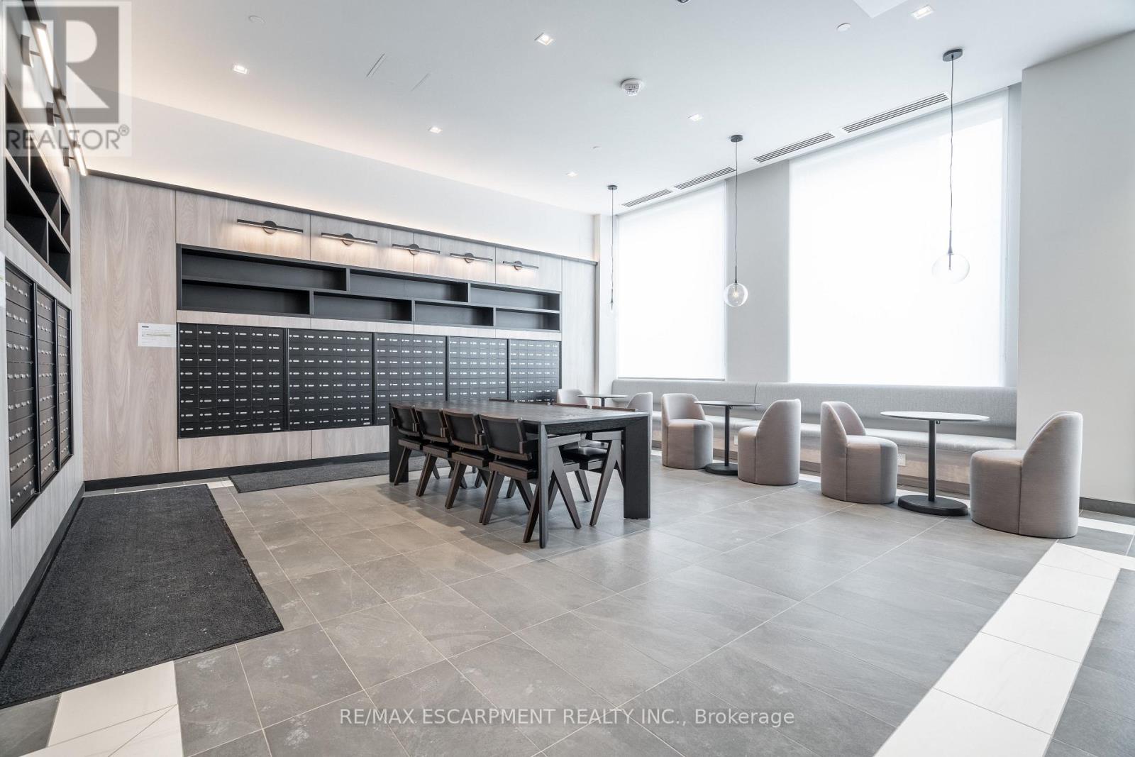 1504 - 1 Jarvis Street, Hamilton, ON - Indoor