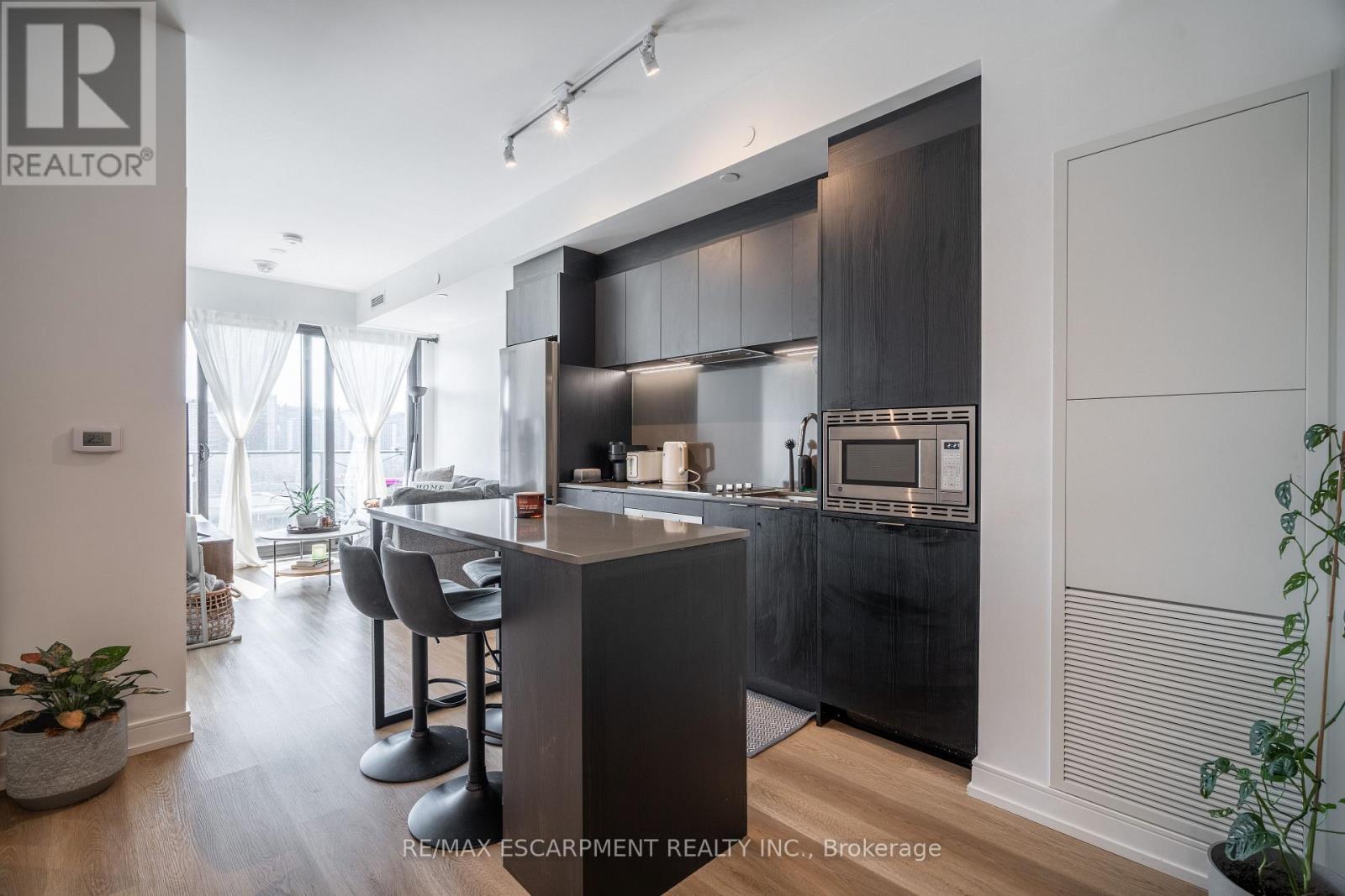 1504 - 1 Jarvis Street, Hamilton, ON - Indoor Photo Showing Kitchen