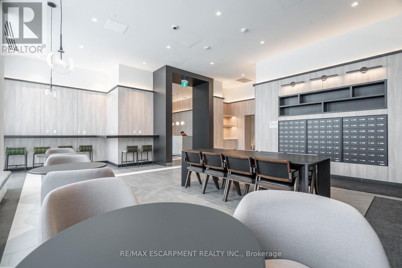 1504 - 1 Jarvis Street, Hamilton, ON - Indoor