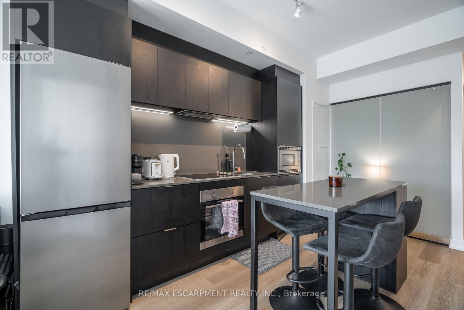 1504 - 1 Jarvis Street, Hamilton, ON - Indoor Photo Showing Kitchen