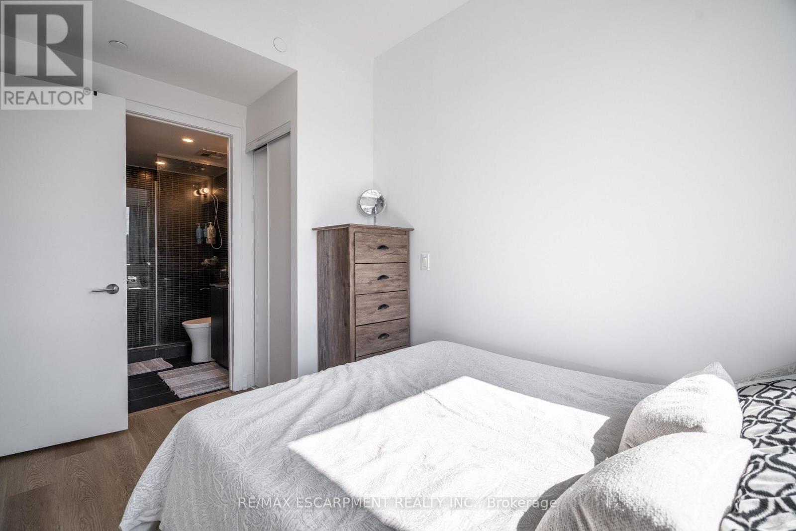 1504 - 1 Jarvis Street, Hamilton, ON - Indoor Photo Showing Bedroom